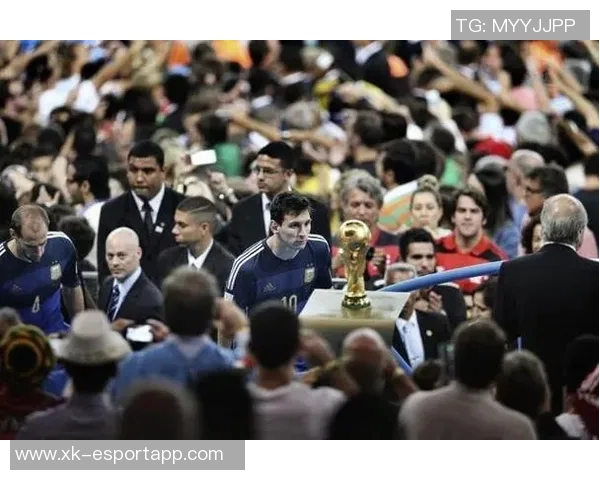 穆勒庆祝分区冠军信心满满期待与梅西的决赛对决 穆勒庆祝分区冠军信心满满期待与梅西的决赛对决