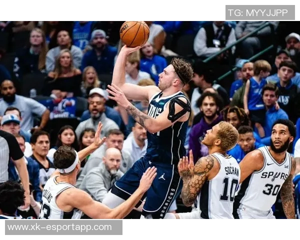 东契奇三分球出手高效低伤害是否真是侠迷心中的偶像