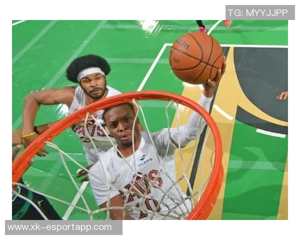 加兰表现出色三分命中率高效贡献15分5板6助球队战绩提升至正负值18最低