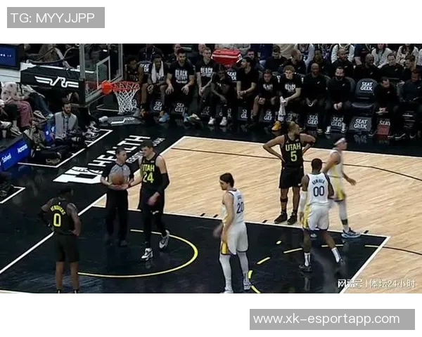 科尔透露库里缺席训练但与队友共同观看比赛录像积极参与备战