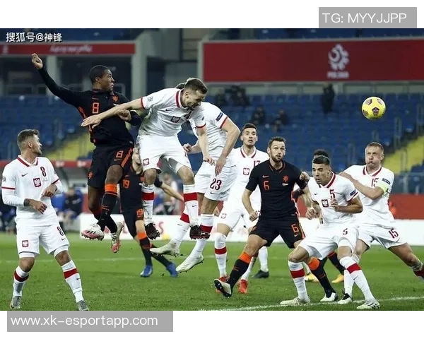 维纳尔杜姆轻松突破防线巧妙破门助球队逆转局势