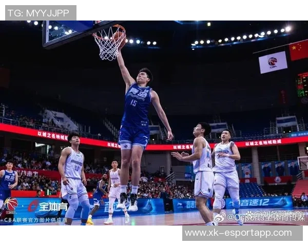 杨瀚森三分投篮瞬间引发全场屏息期待最终却只换来一声叹息