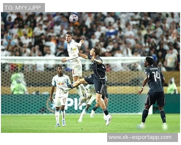 皇马全员集结阿诺德卡瓦哈尔赫伊森塞巴略斯齐聚训练场